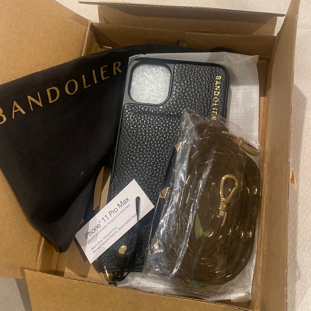 Bandolier iPhone 11 Pro Max Wallet SARAH
Pebble Leather Crossbody Black/Gold